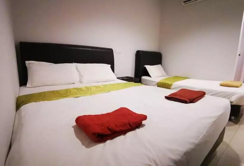 اتاق لوکس سه تخته, Clover Hotel Port Dickson