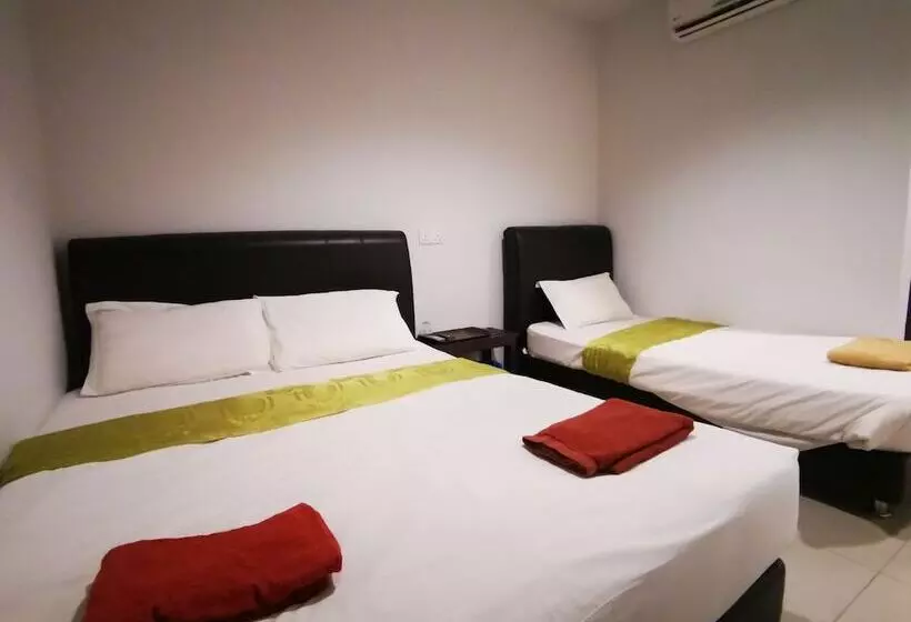 اتاق لوکس سه تخته, Clover Hotel Port Dickson