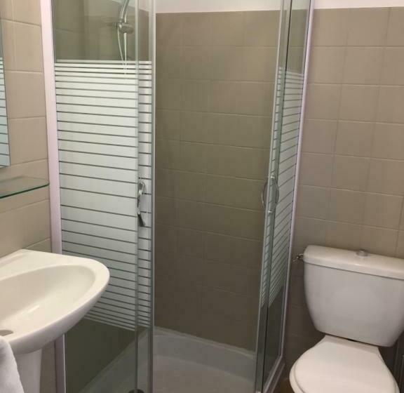 غرفة عائلية, De La Bonnheure