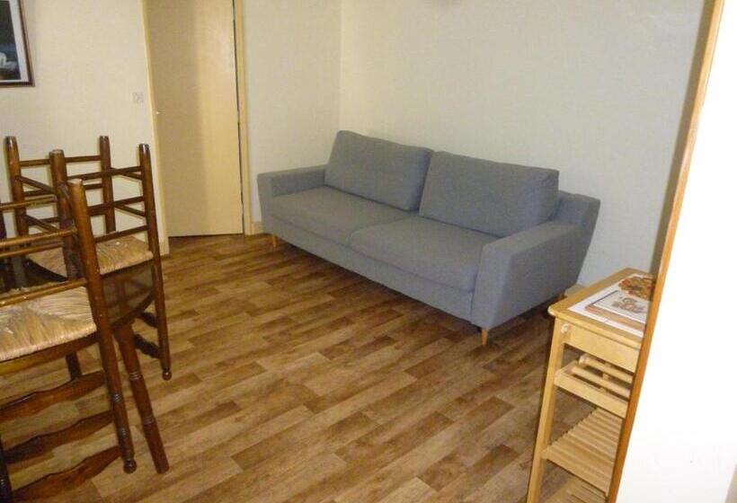 شقة غرفة واحدة, De La Bonnheure