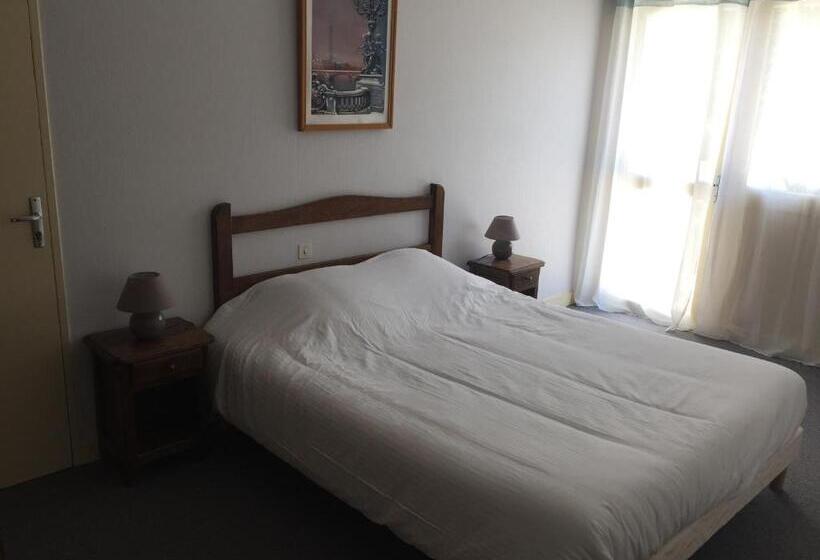 شقة غرفة واحدة, De La Bonnheure