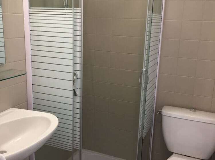 غرفة عائلية, De La Bonnheure