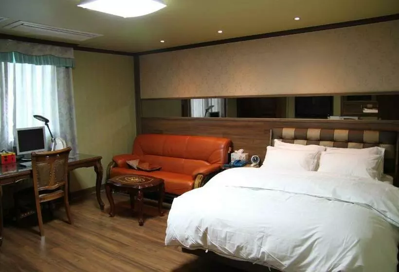 スイート, Gunsan Western