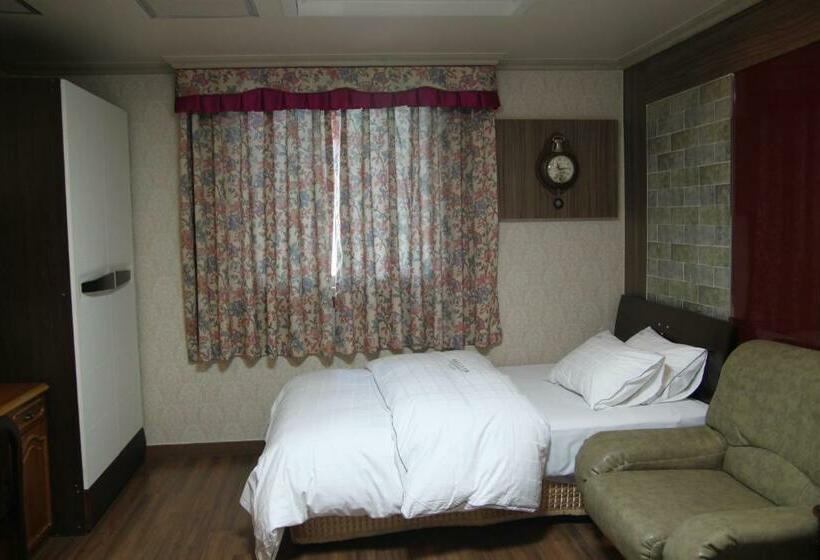 デラックスルーム, Gunsan Western