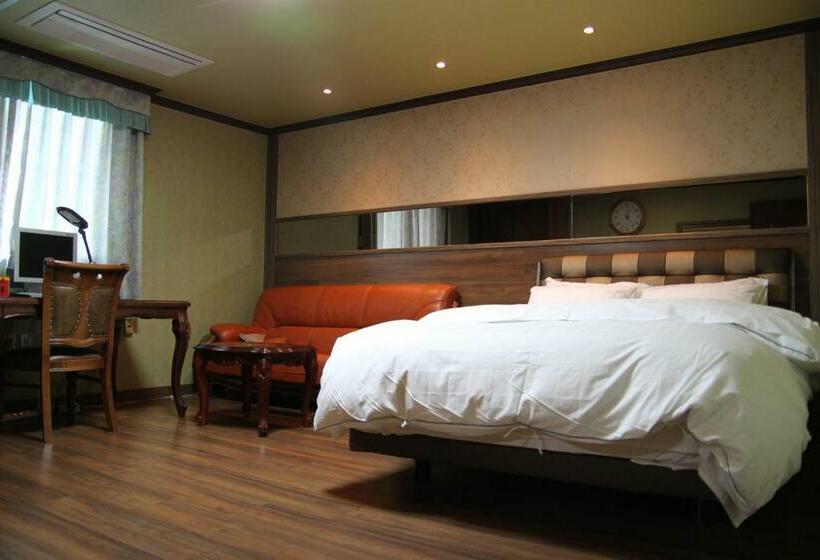 スイート, Gunsan Western