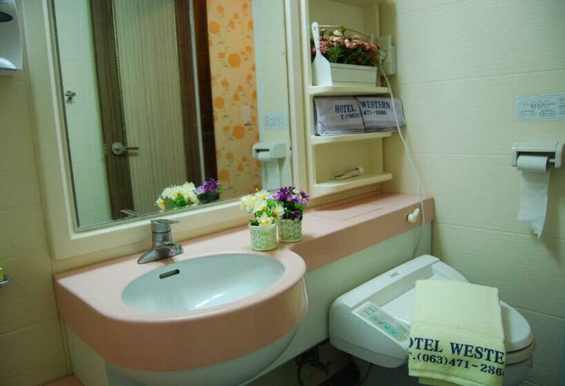 디럭스 룸, Gunsan Western