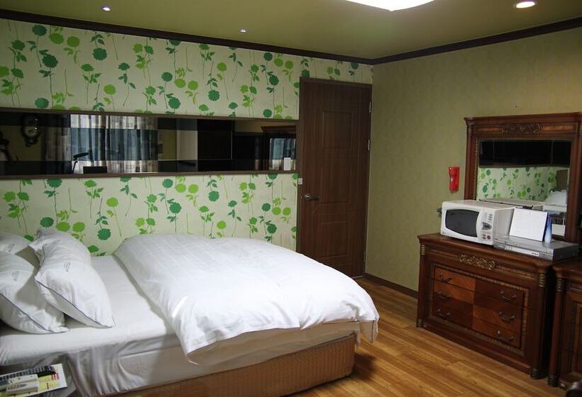 豪华房间, Gunsan Western