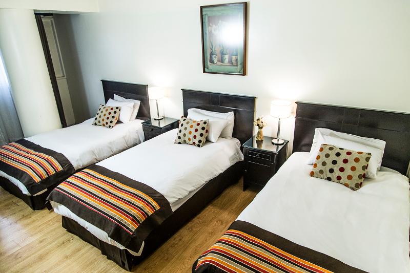 デラックスルーム, Gunsan Western