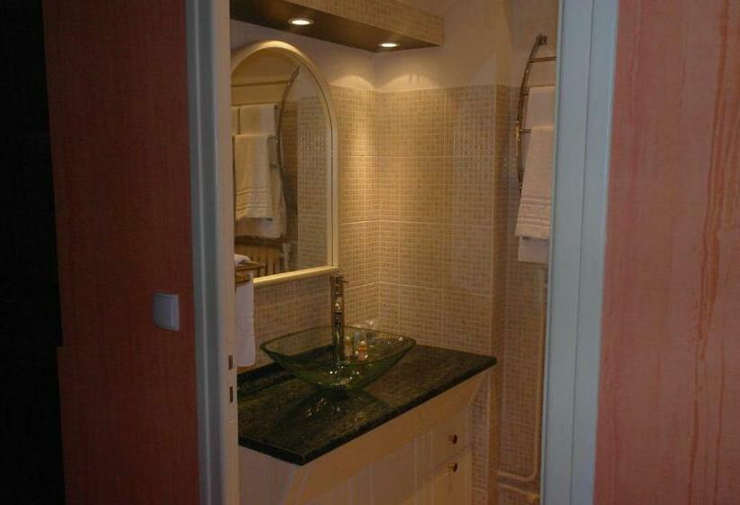 חדר סטנדרט, Hostellerie Saint Clément