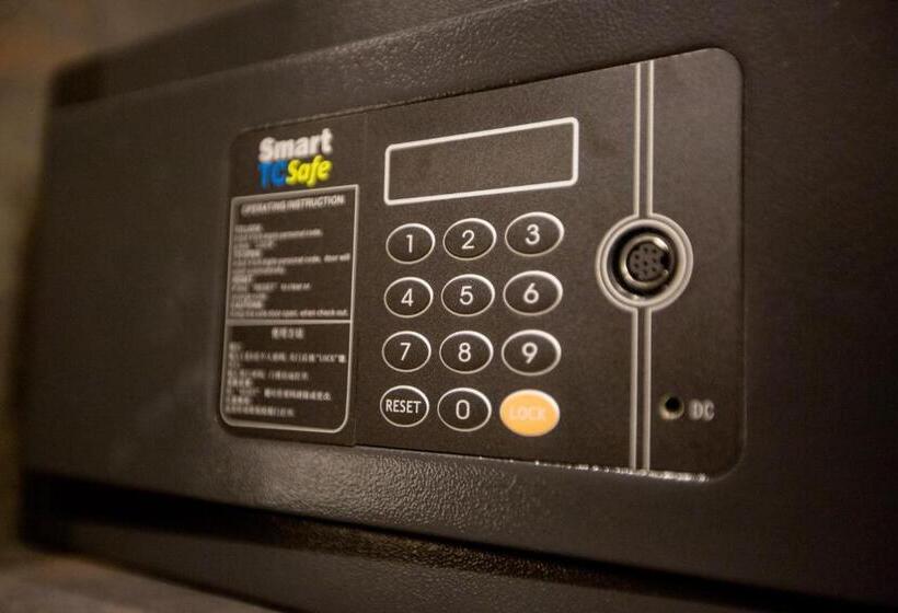 キングサイズベッドのデラックスルーム, Manhattan Business Hotel Damansara Perdana