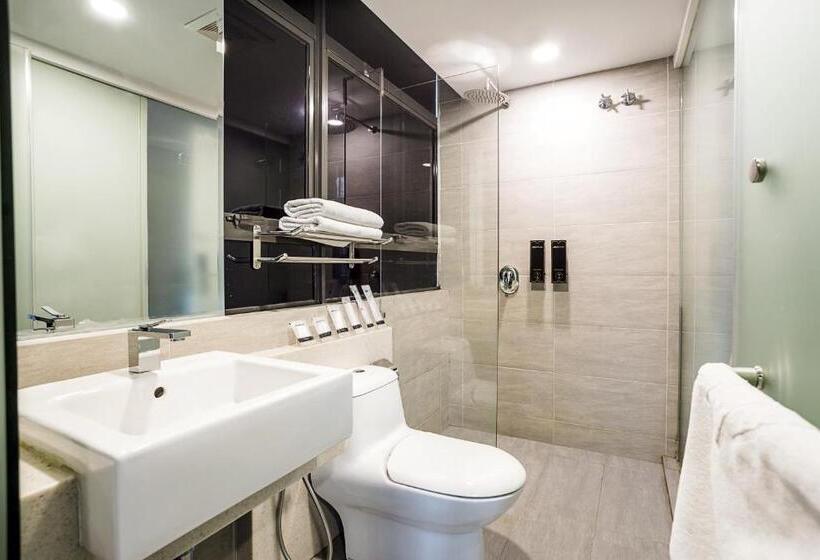 キングサイズベッドのデラックスルーム, Manhattan Business Hotel Damansara Perdana