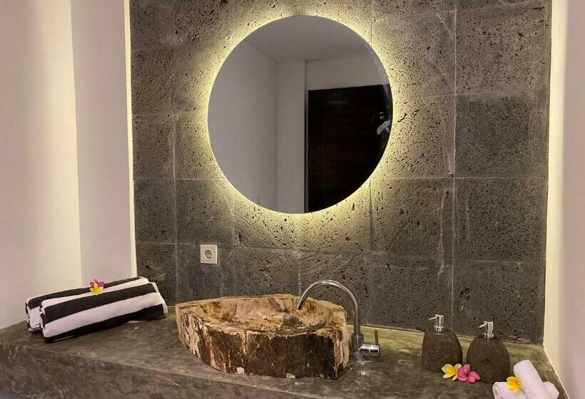 デラックススイート, Nero North