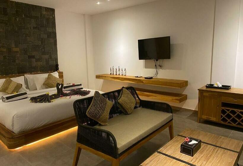 デラックススイート, Nero North