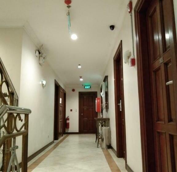 غرفة ديلوكس, Valentinos