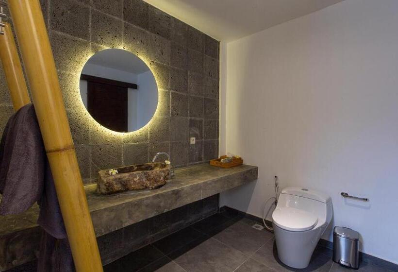 デラックススイート, Nero North