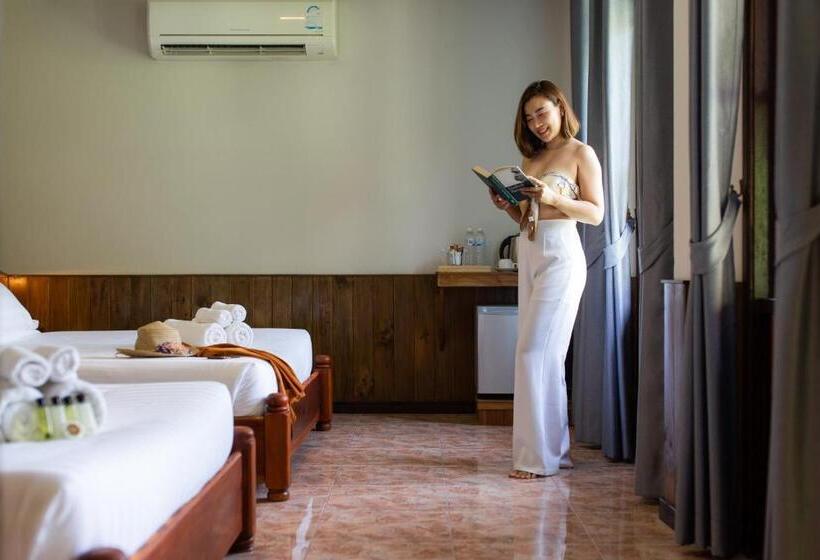 بنگله خانوادگی, Koh Tao Relax Freedom Beach Resort