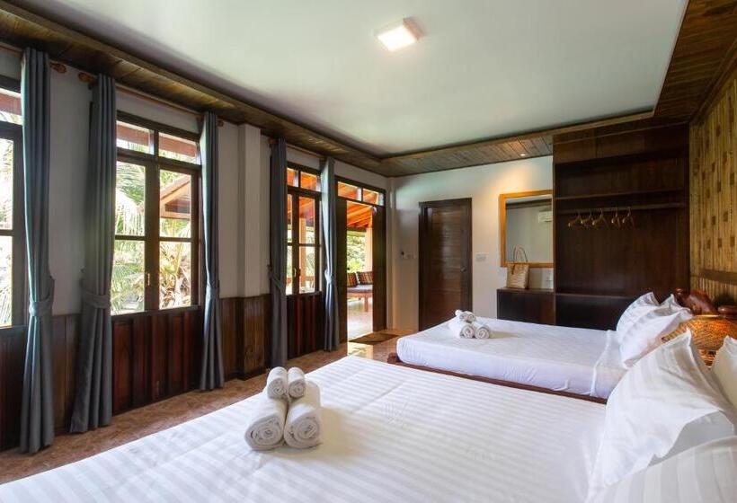 بنگله خانوادگی, Koh Tao Relax Freedom Beach Resort