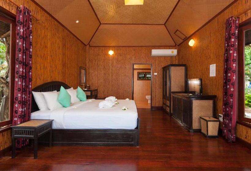 Deluxe Bungalow, Palm Leaf Resort Koh Tao
