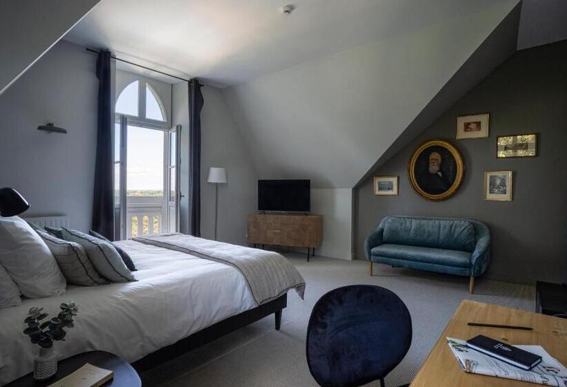 اتاق لوکس, Le Château Des Forges