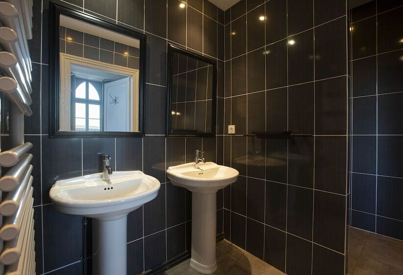 اتاق لوکس, Le Château Des Forges