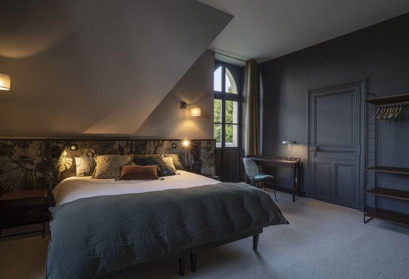 اتاق لوکس, Le Château Des Forges