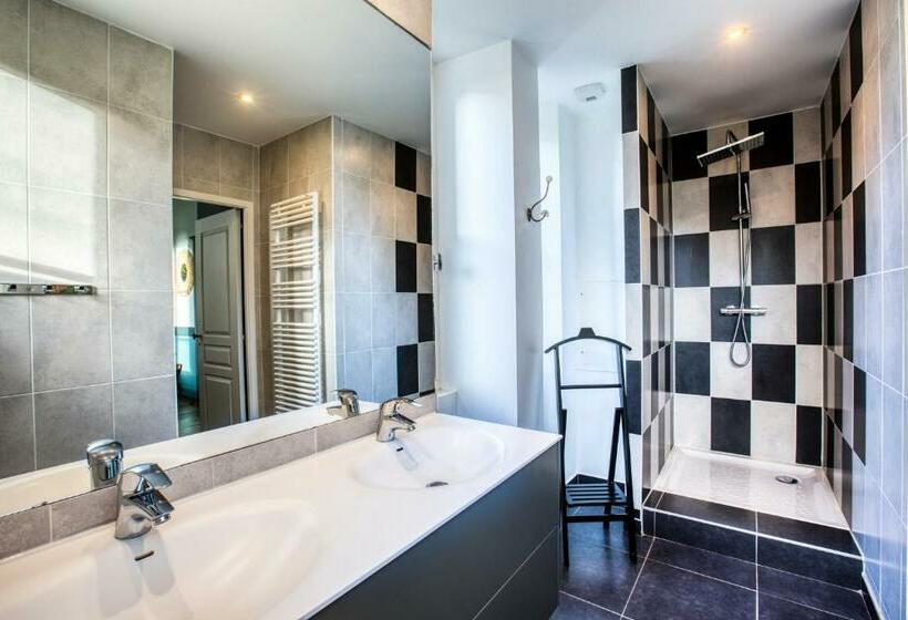 اتاق استاندارد, Le Château Des Forges