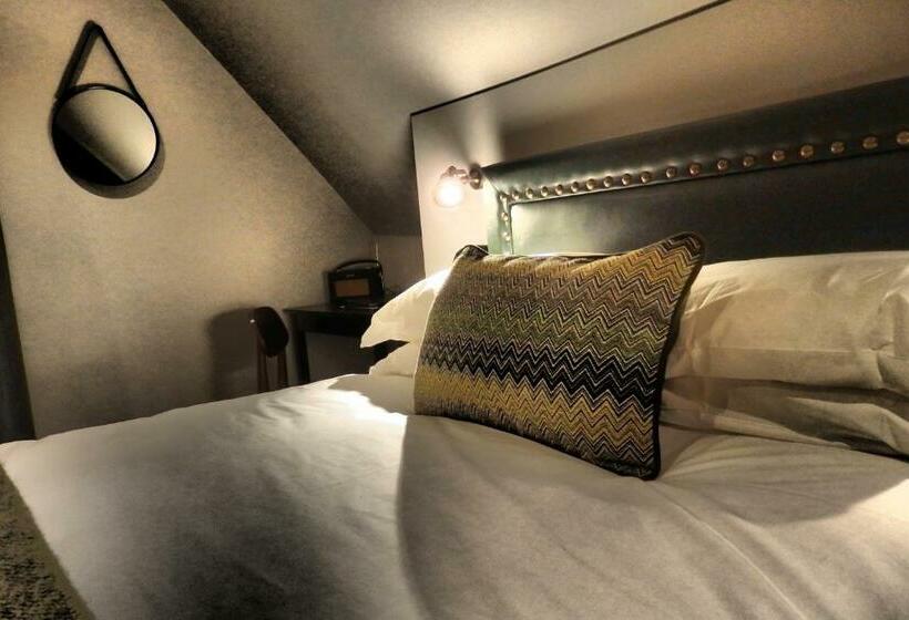 اتاق کلاسیک, Judges Court