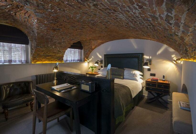 اتاق کلاسیک, Judges Court