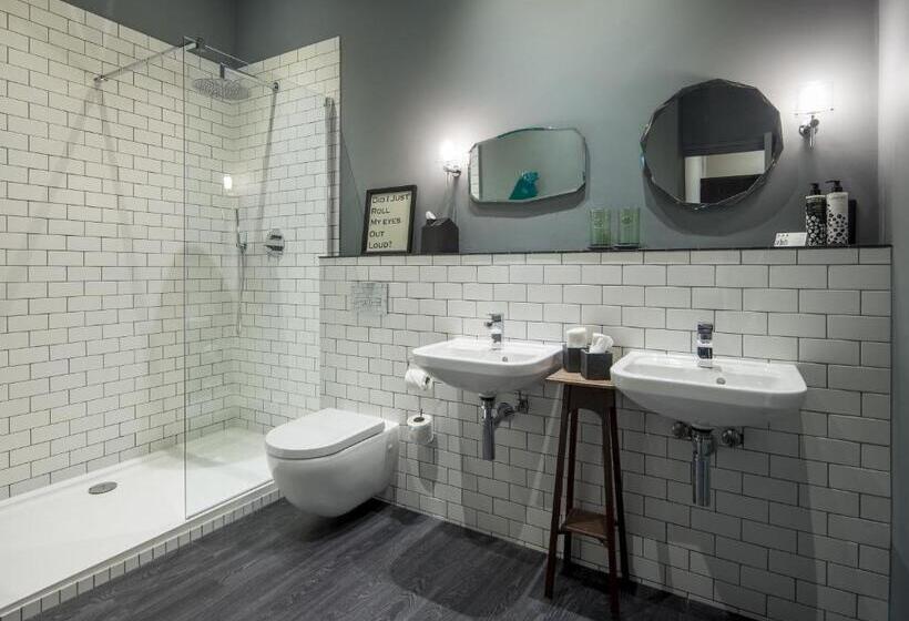 اتاق لوکس, Judges Court