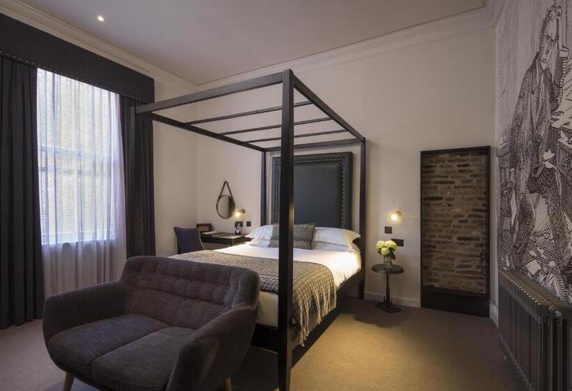 اتاق لوکس, Judges Court