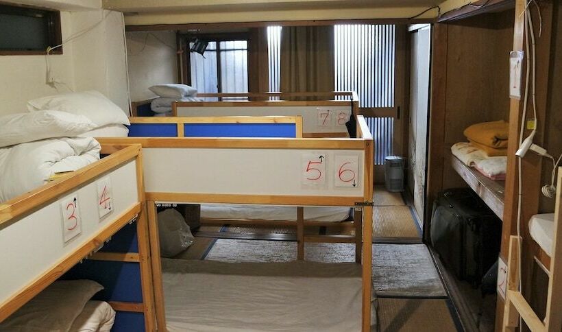 سرير فى غرفة مشتركه, Peace House Sakura