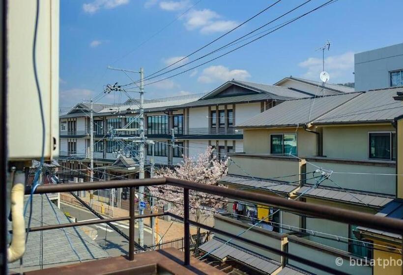 غرفة قياسية ثلاثية, Peace House Sakura