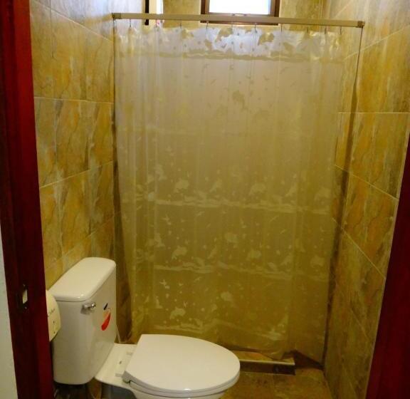 מיטה בחדר משותף, Neptune's Villa