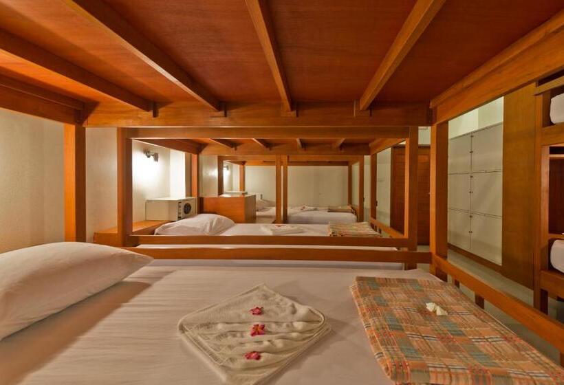 מיטה בחדר משותף, Neptune's Villa