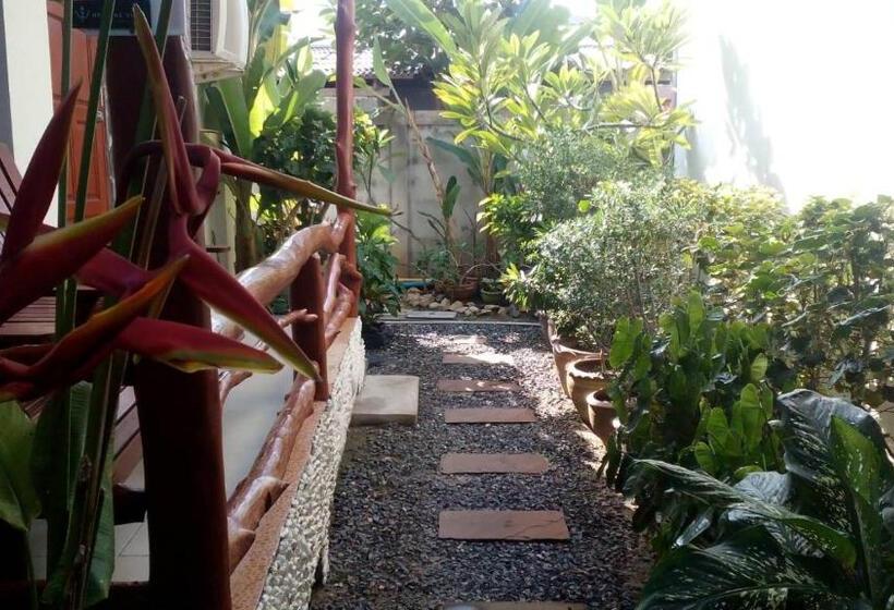 בקתה סטנדרטית, Neptune's Villa