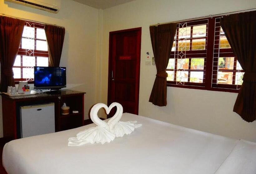 בקתה סטנדרטית, Neptune's Villa