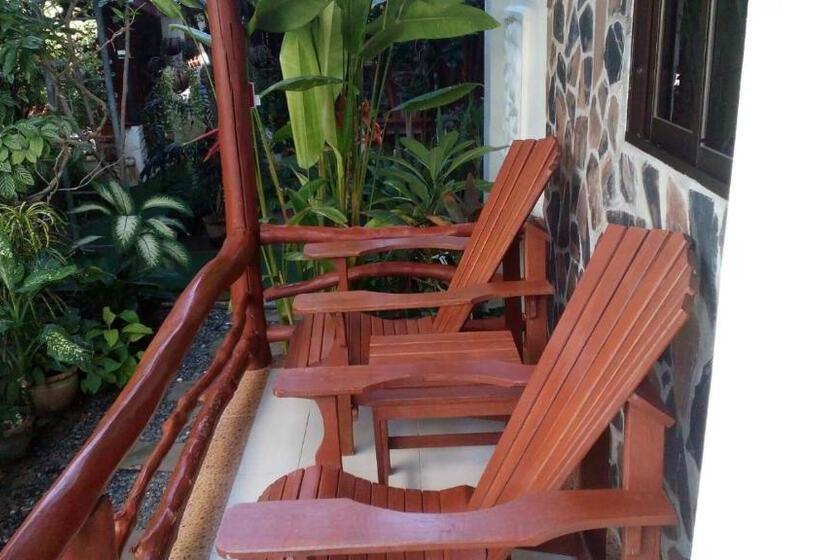 בקתה סטנדרטית, Neptune's Villa