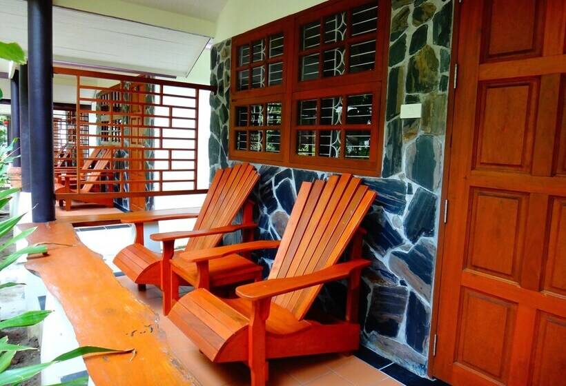 בקתה סטנדרטית, Neptune's Villa