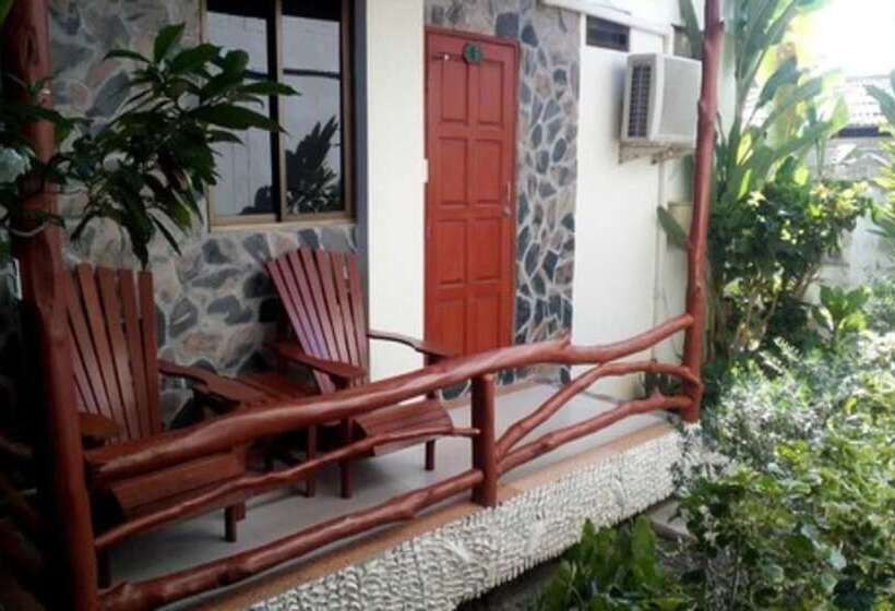 בקתה סטנדרטית, Neptune's Villa