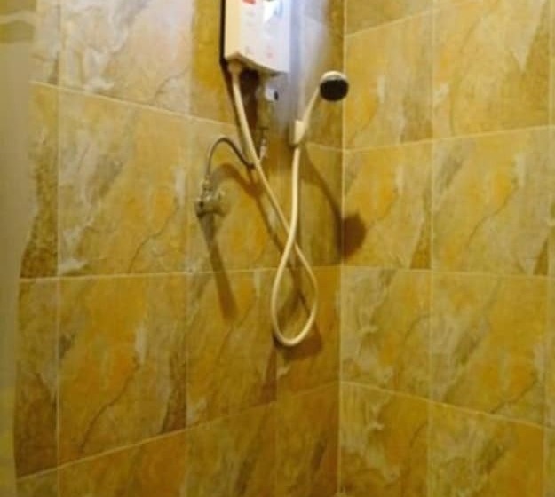 מיטה בחדר משותף, Neptune's Villa