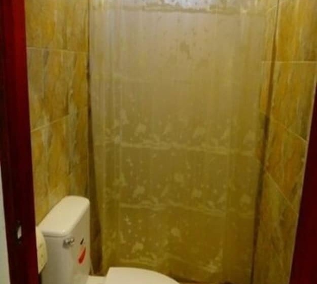 מיטה בחדר משותף, Neptune's Villa