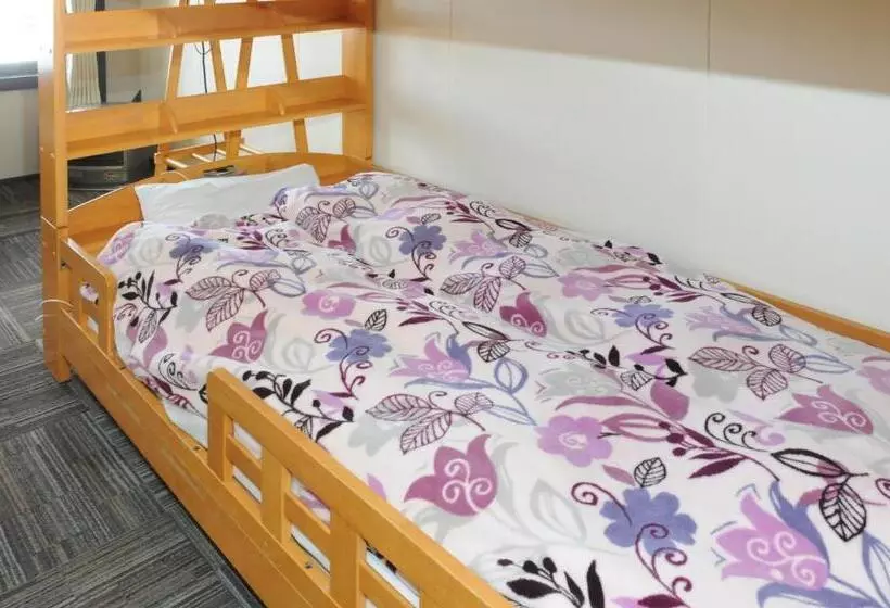 اتاق اکونومی, Sakura Guest House