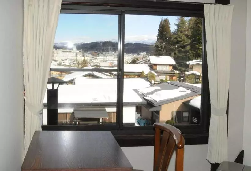 اتاق اکونومی, Sakura Guest House