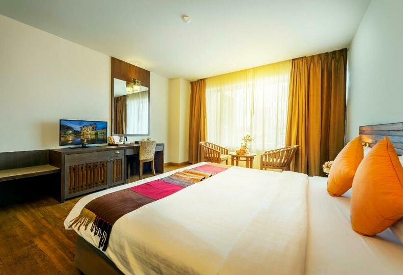 디럭스 룸 킹사이즈 침대, Buri Sriphu