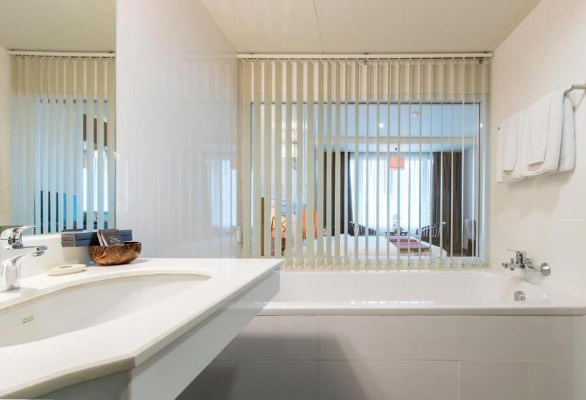 디럭스 룸, Buri Sriphu