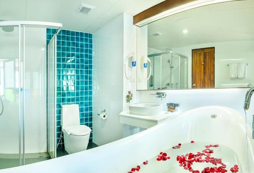 이그제큐티브 스위트, Buri Sriphu