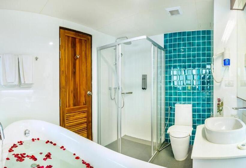 이그제큐티브 스위트, Buri Sriphu