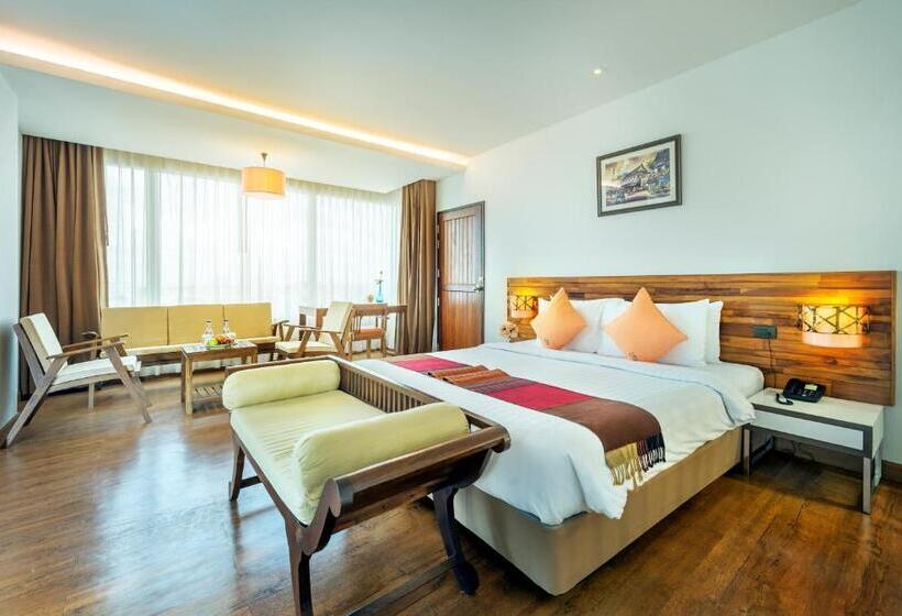 주니어 스위트, Buri Sriphu