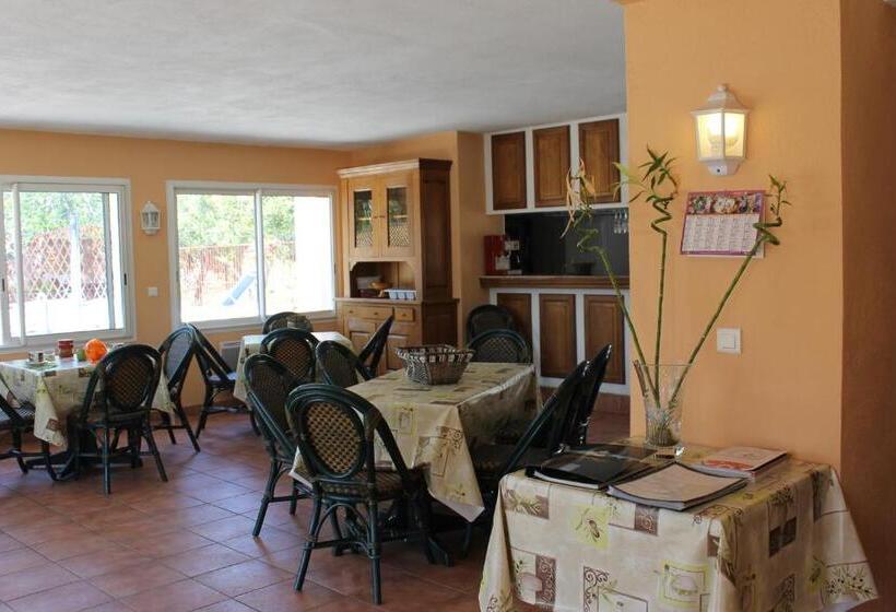 غرفة قياسية مزوَّدة بتراس, Chambres D Hôtes Le Clos Des Oliviers