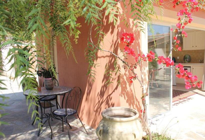 غرفة قياسية مزوَّدة بتراس, Chambres D Hôtes Le Clos Des Oliviers